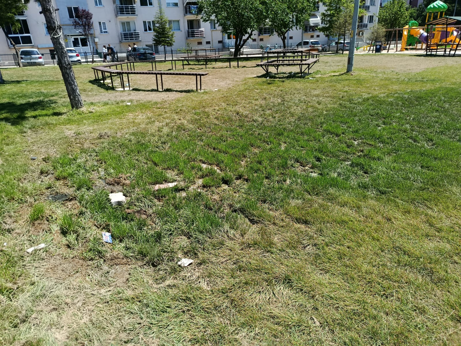 Edirne'de geçtiğimiz aylarda açılan Edirne Belediyesi Zübeyde Hanım Parkı'ndaki kırık tuvalet kapısı vatandaşların tepkisini çekti. 